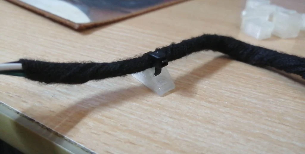 Secondary image for: Ziptie anchor mount
